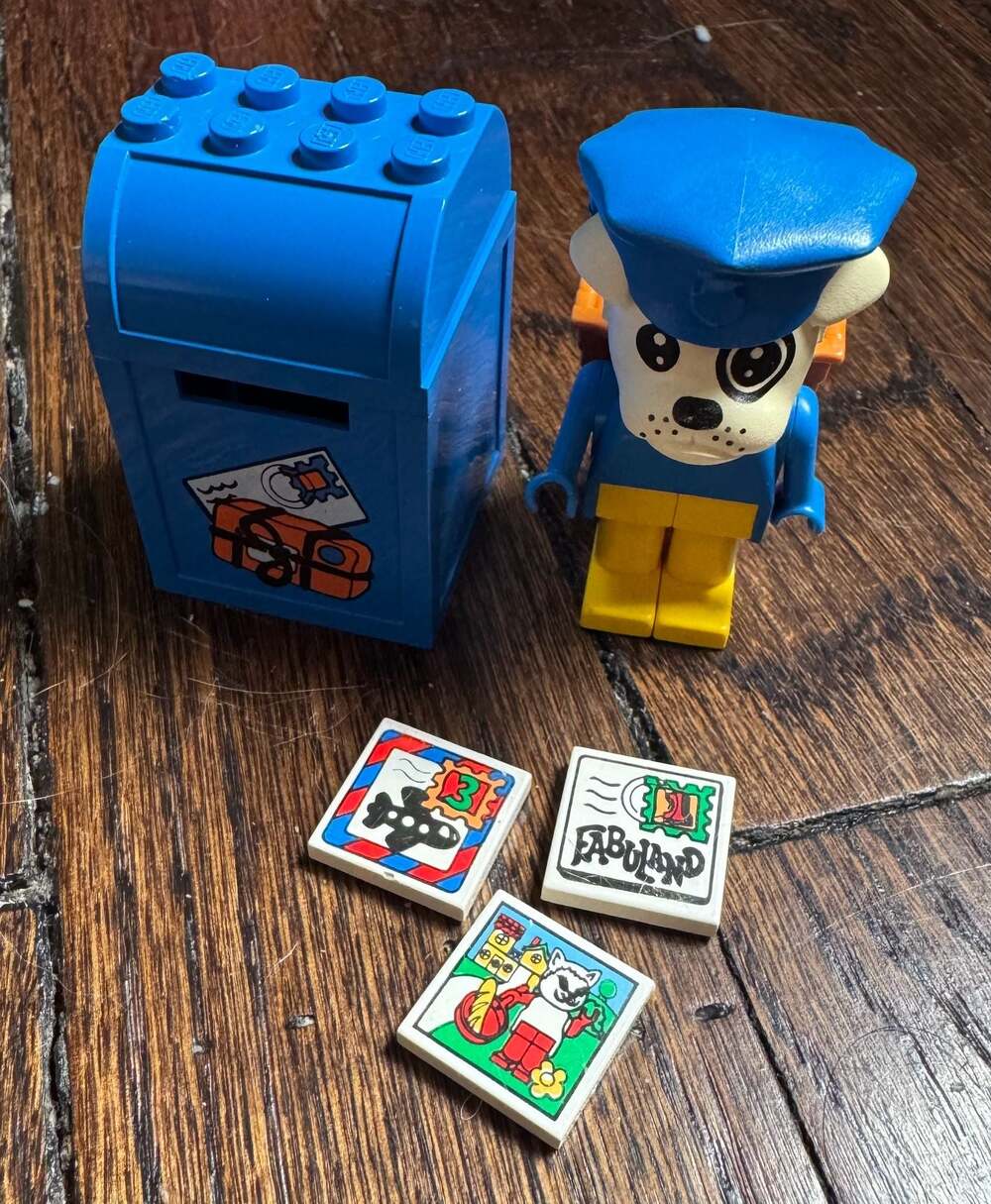VTG LEGO Fabuland Peter Postman Dog Figure w/ Blue Mailbox and 3 Letter Tiles